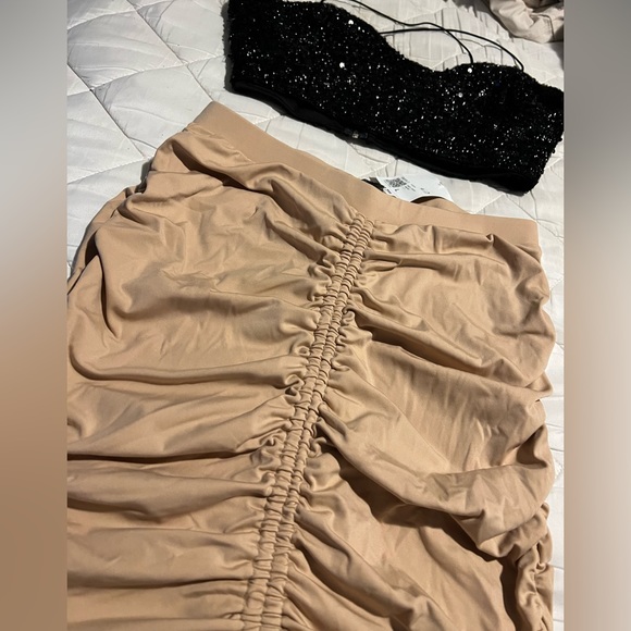 Scrunched khaki skirt - Picture 2 of 3